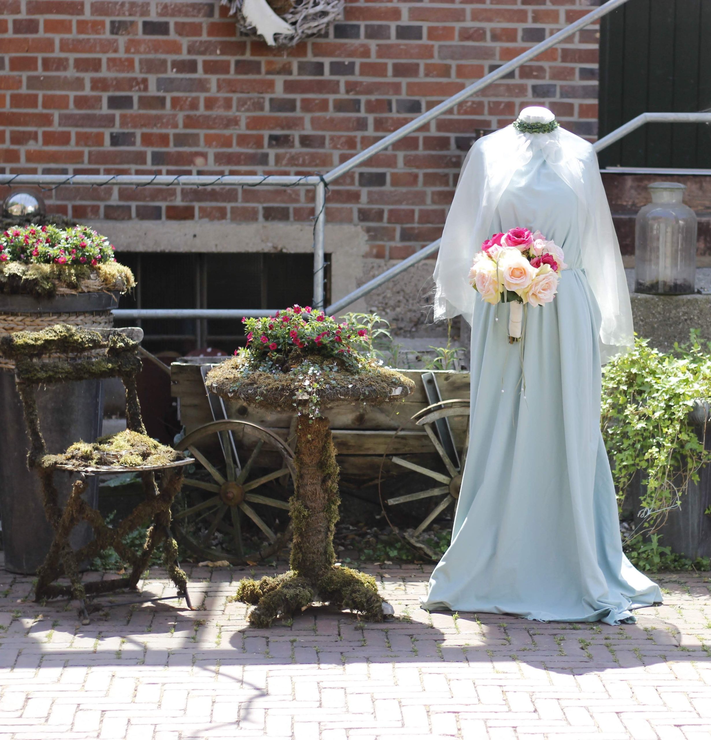Brautkleid-im-Garten