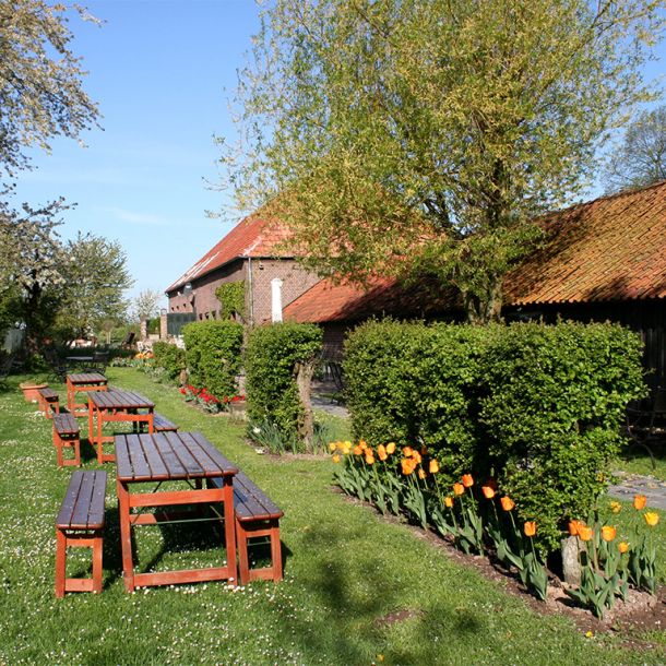 Lindenhof im Frühling - Außengastronomie