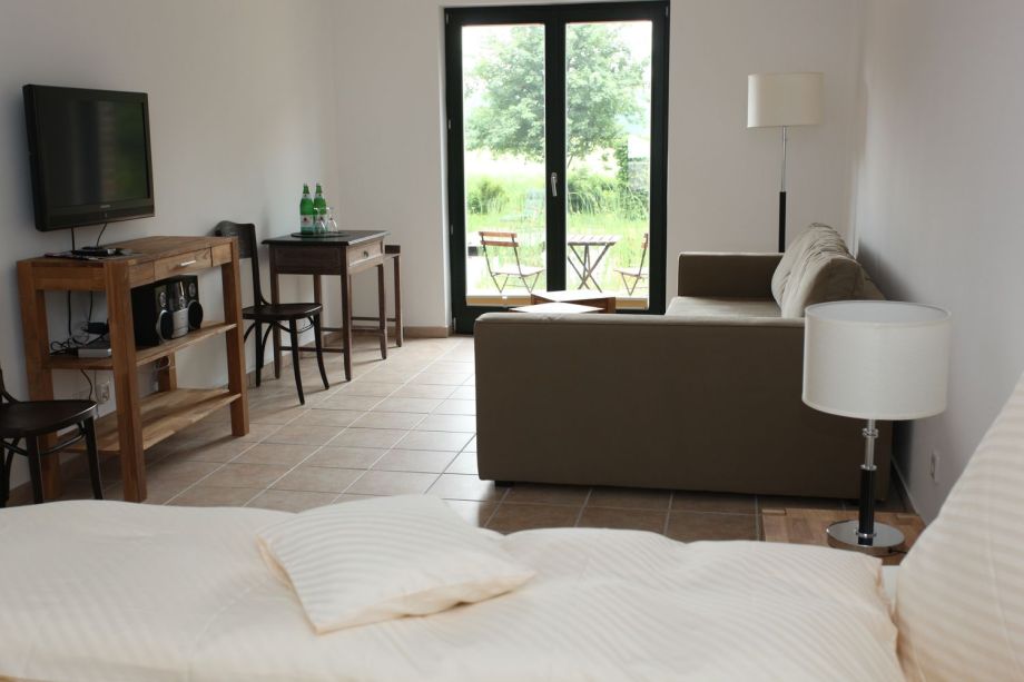 Gartenzimmer mit Ecksofa
