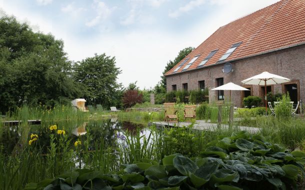 Lindenhofteich mit Strandkorb